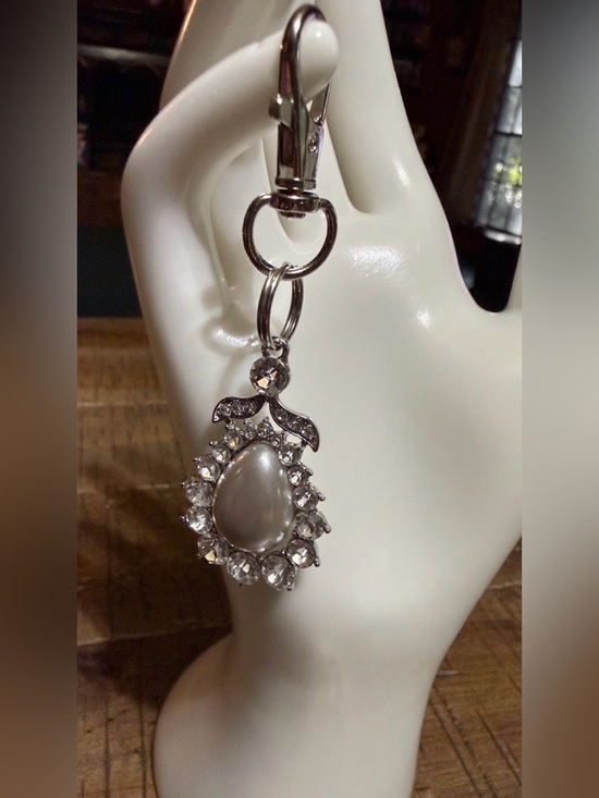 Accessories - Pearl Teardrop Rhinestone Dangle keychain - Silver Tone